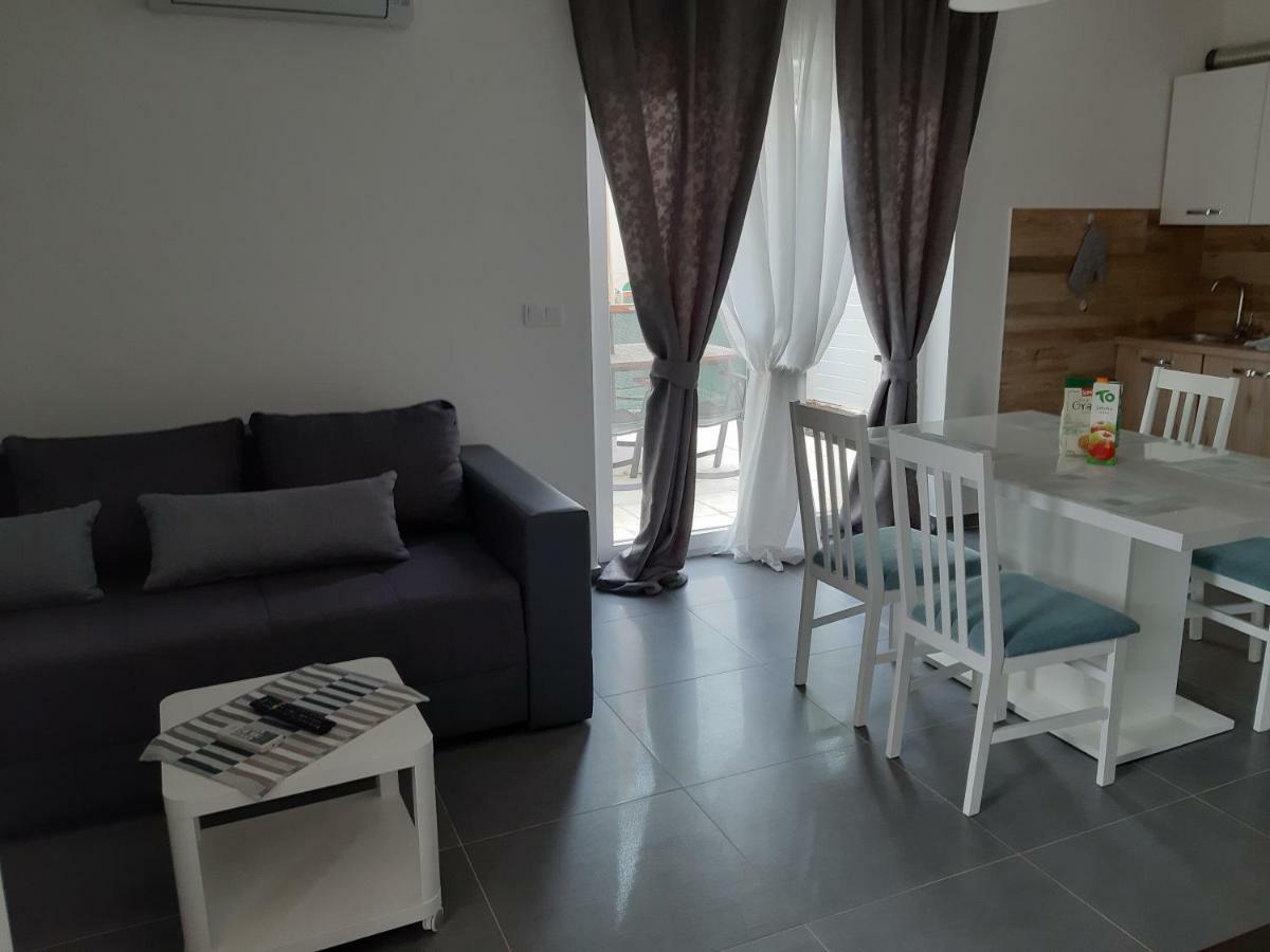 Apartments Leondori Krk Town Exterior foto
